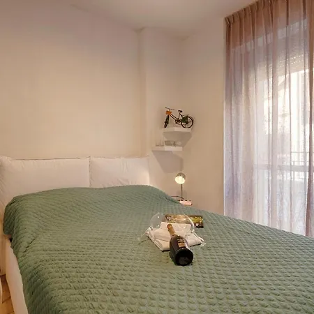 Modern Lakefront 1-Bedroom Apartment Acquaseria Buitenkant foto