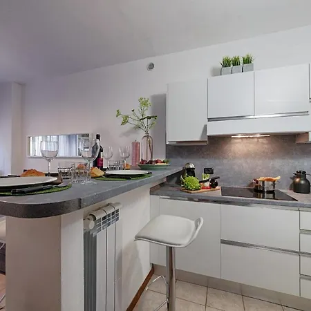 Modern Lakefront 1-Bedroom Apartment Acquaseria Buitenkant foto