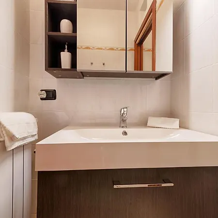 Modern Lakefront 1-Bedroom Apartment Acquaseria Buitenkant foto