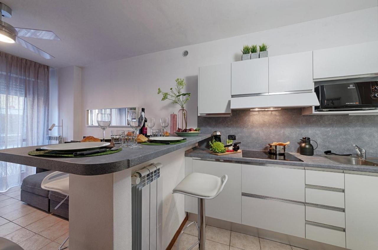 Modern Lakefront 1-bedroom * Acquaseria