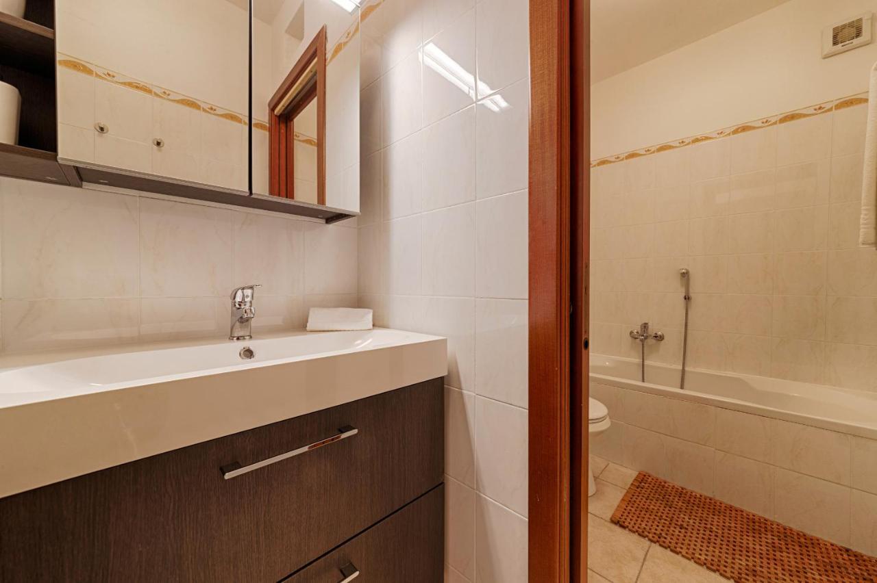 Modern Lakefront 1-bedroom Appartement Acquaseria
