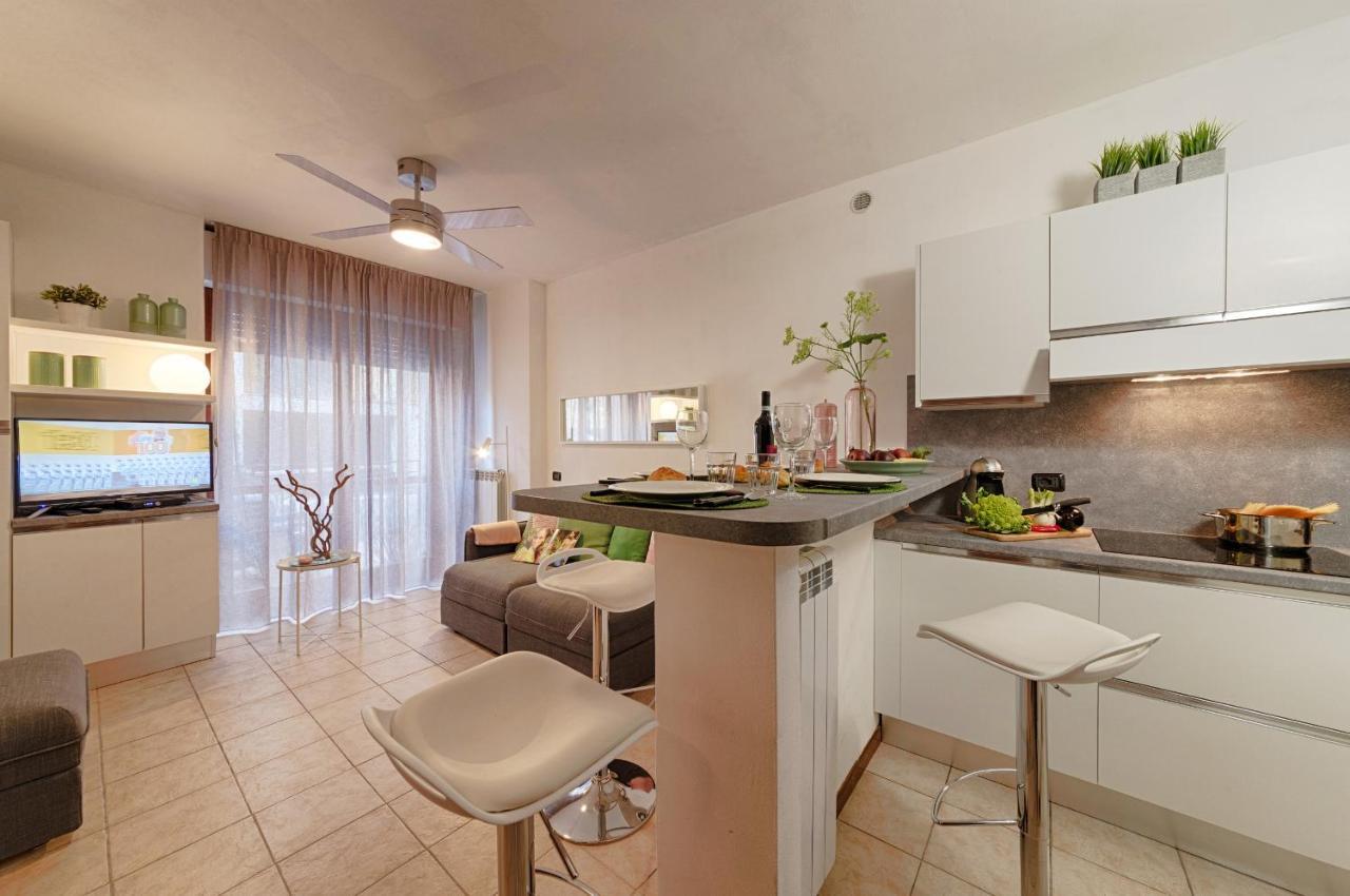Modern Lakefront 1-bedroom Apartment